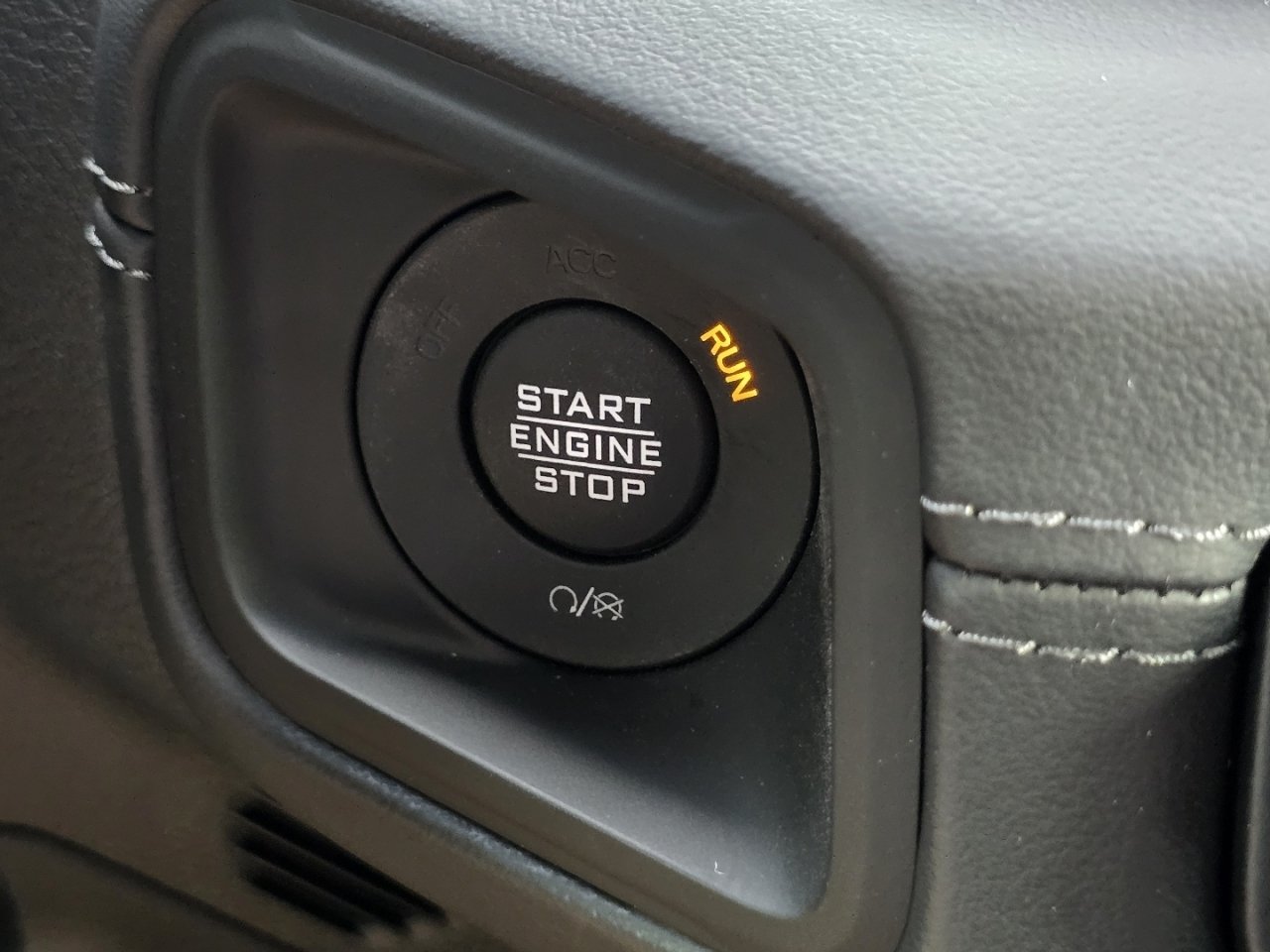 Used 2025 Jeep Wrangler Unlimited Rubicon AWD/4WD image 32