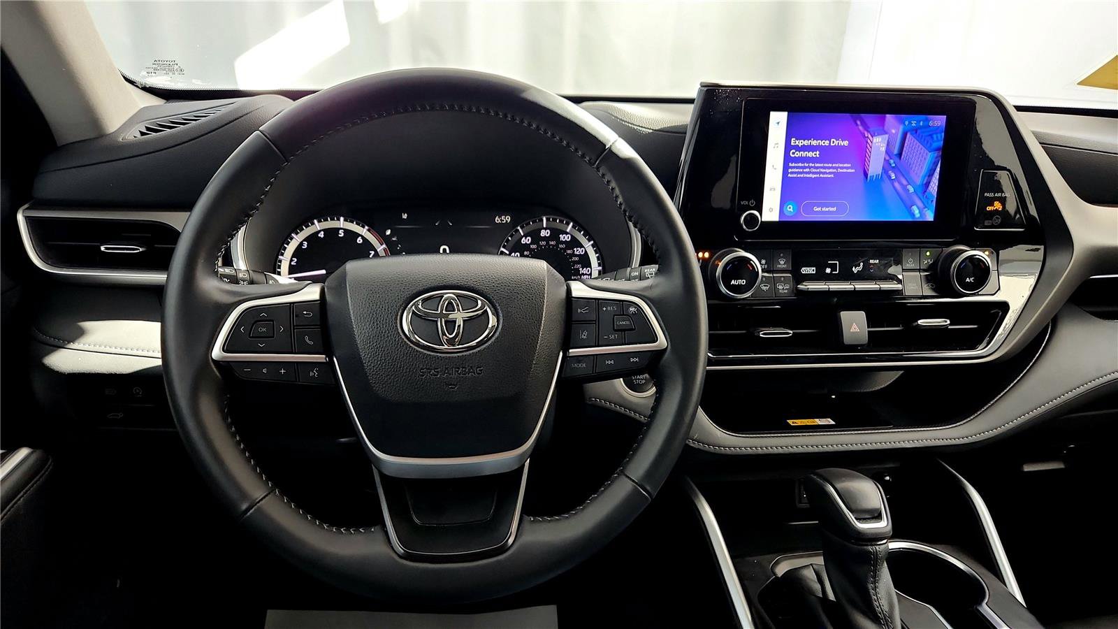 Certified 2024 Toyota Highlander XLE image 29