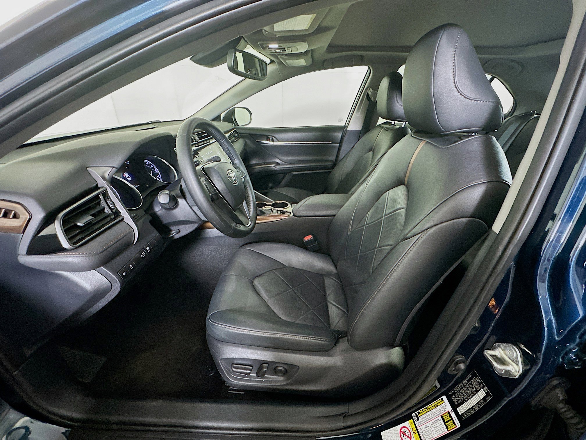 Used 2019 Toyota Camry XLE FWD image 13