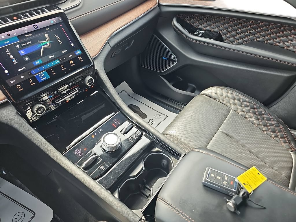 Used 2022 Jeep Grand Cherokee Summit w/ Luxury Tech Group V AWD/4WD image 27