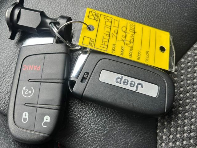 Used 2017 Jeep Compass Trailhawk AWD/4WD image 10
