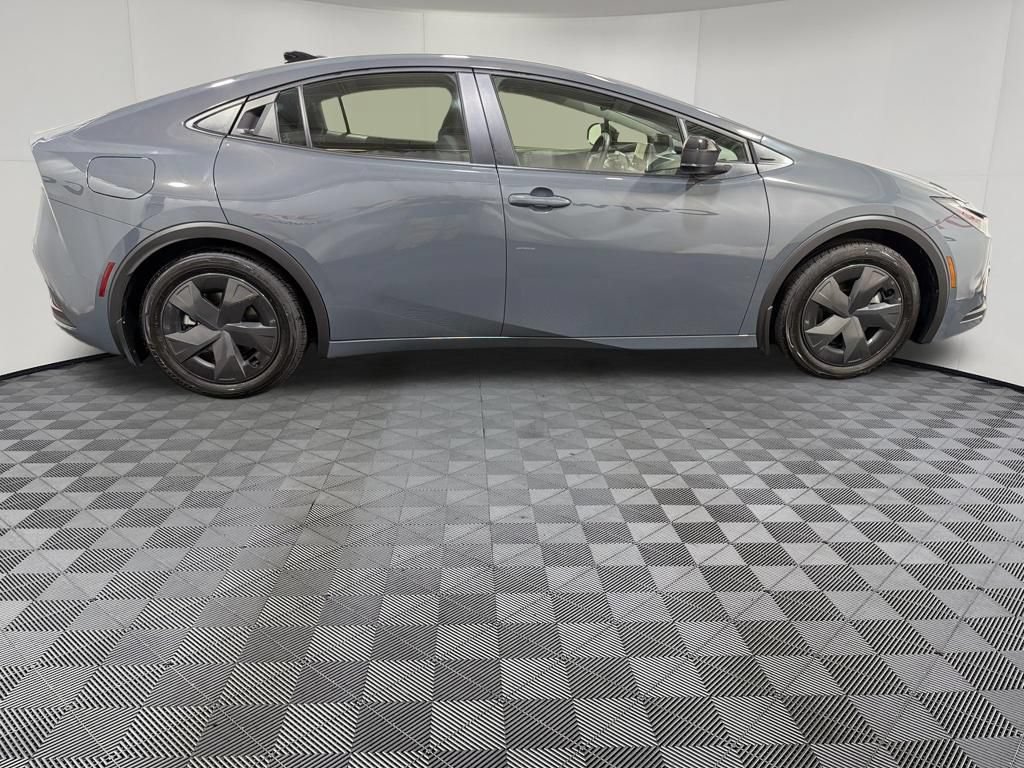 Used 2026 Toyota Prius Plug-In Hybrid FWD image 7