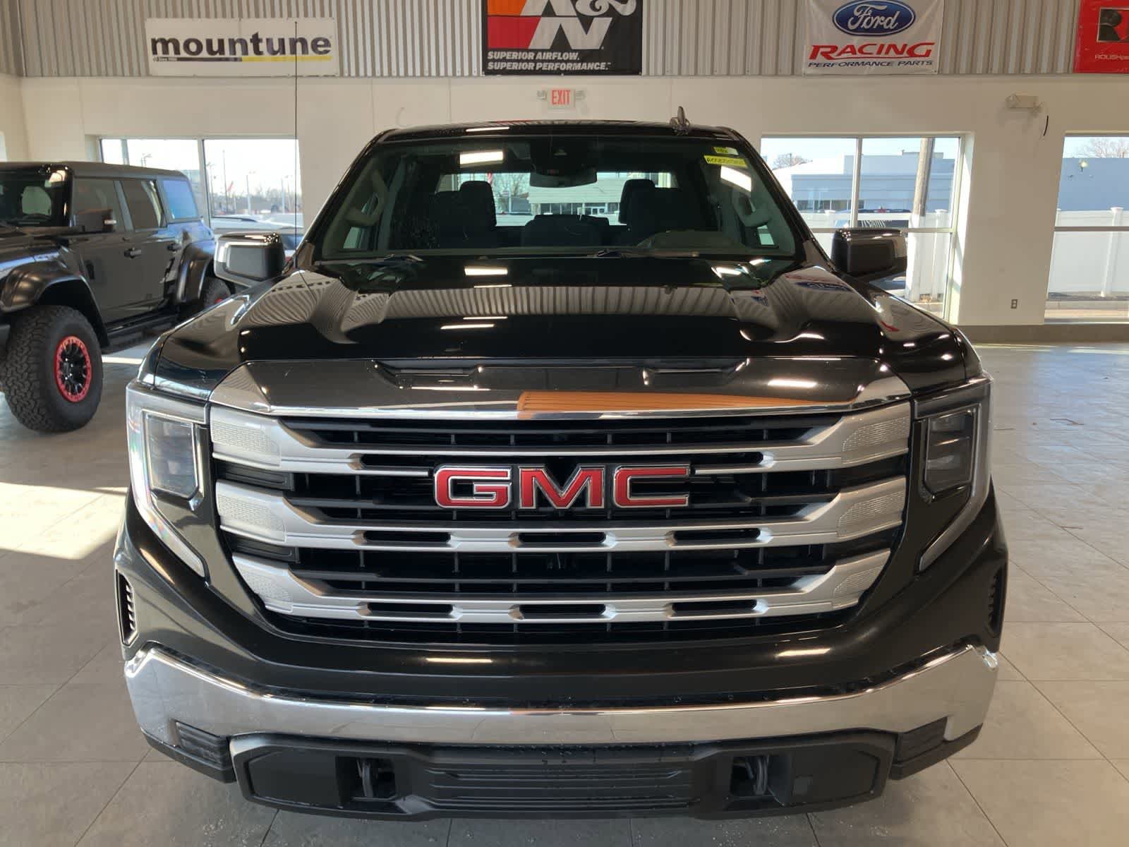 Used 2023 GMC Sierra 1500 SLE w/ Enhanced Capability Package AWD/4WD image 2
