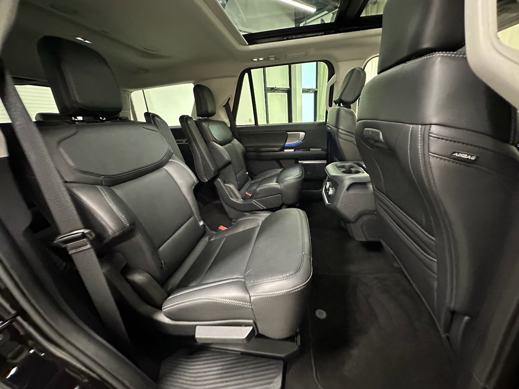 Used 2025 Ford Expedition Platinum image 22
