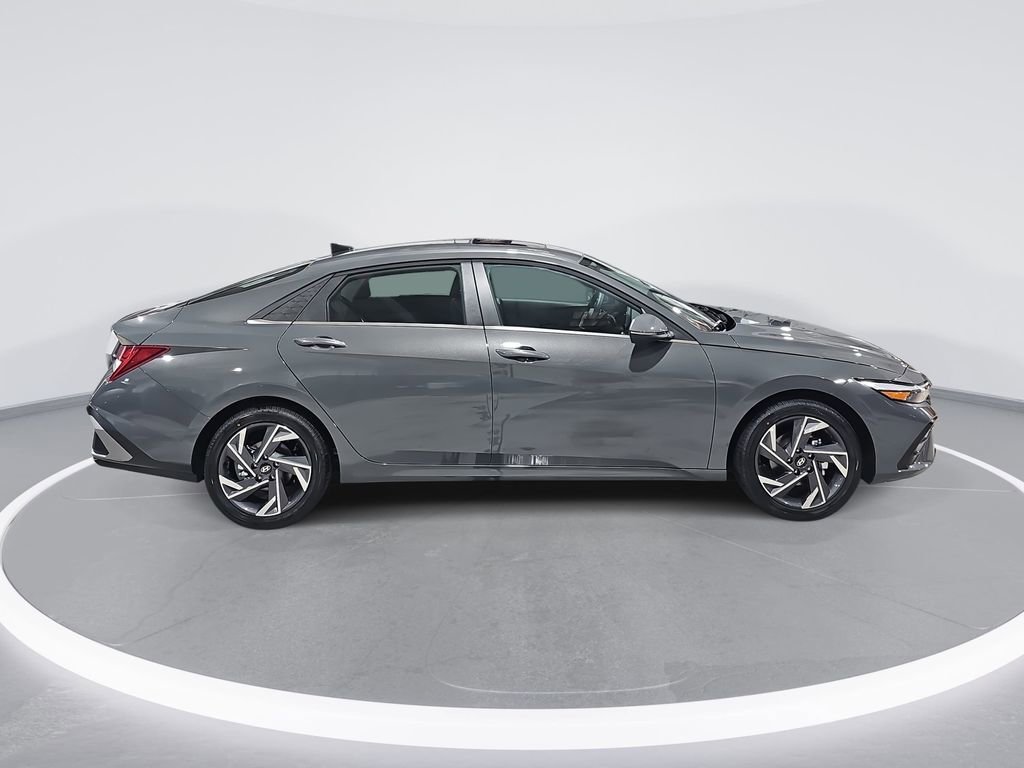 New 2026 Hyundai Elantra Limited FWD image 4