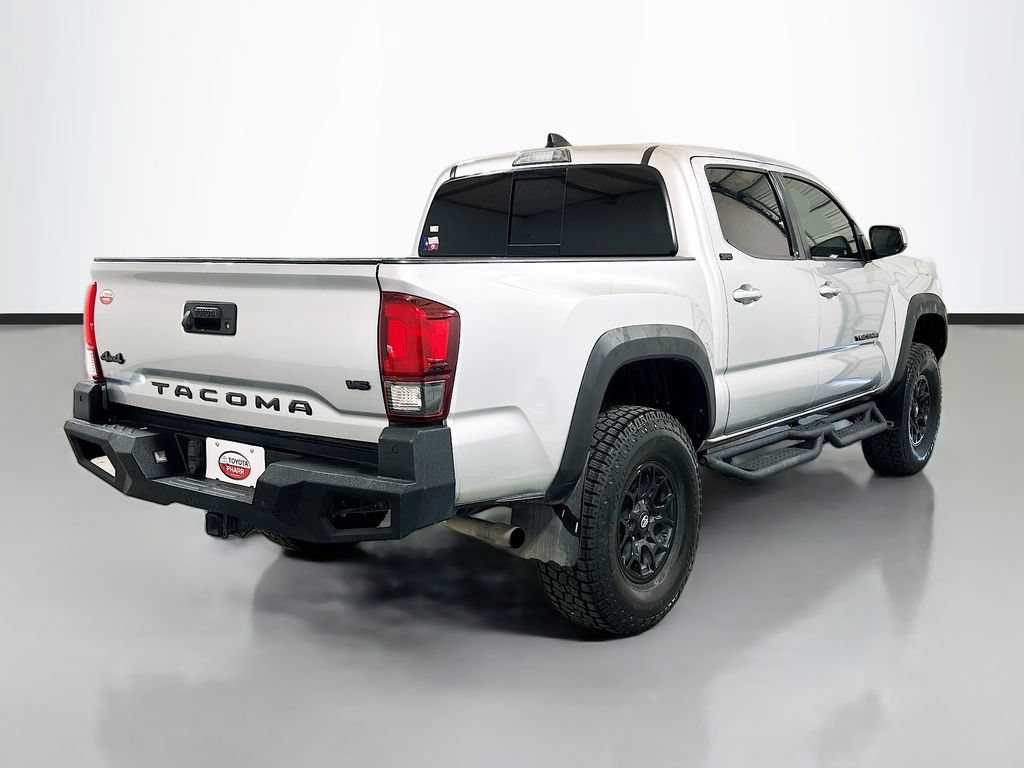 Used 2022 Toyota Tacoma SR5 AWD/4WD image 4