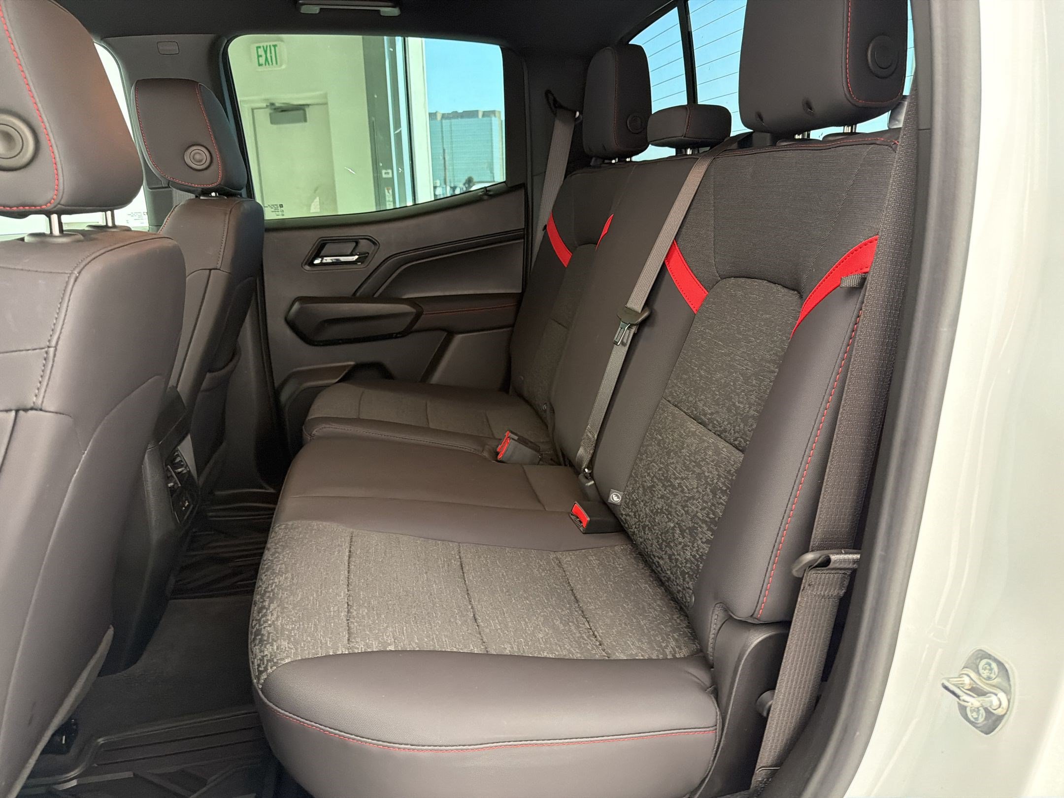 Used 2025 Chevrolet Colorado Z71 AWD/4WD image 24