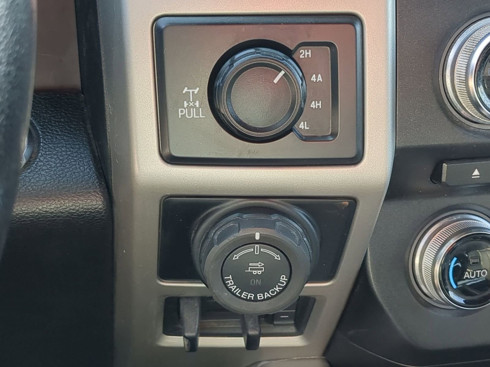 Used 2018 Ford F150 Lariat w/ Equipment Group 502A Luxury image 36