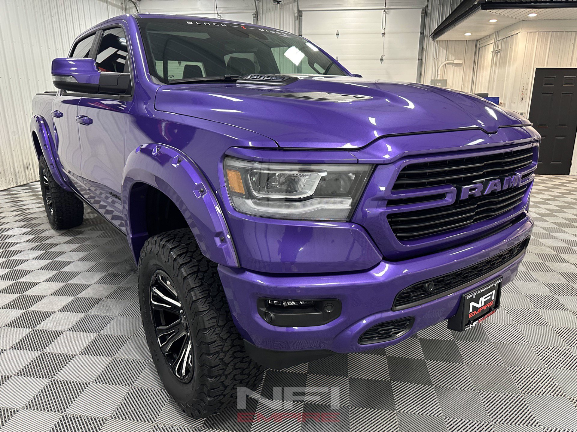 Used 2024 RAM 1500 Laramie AWD/4WD image 5