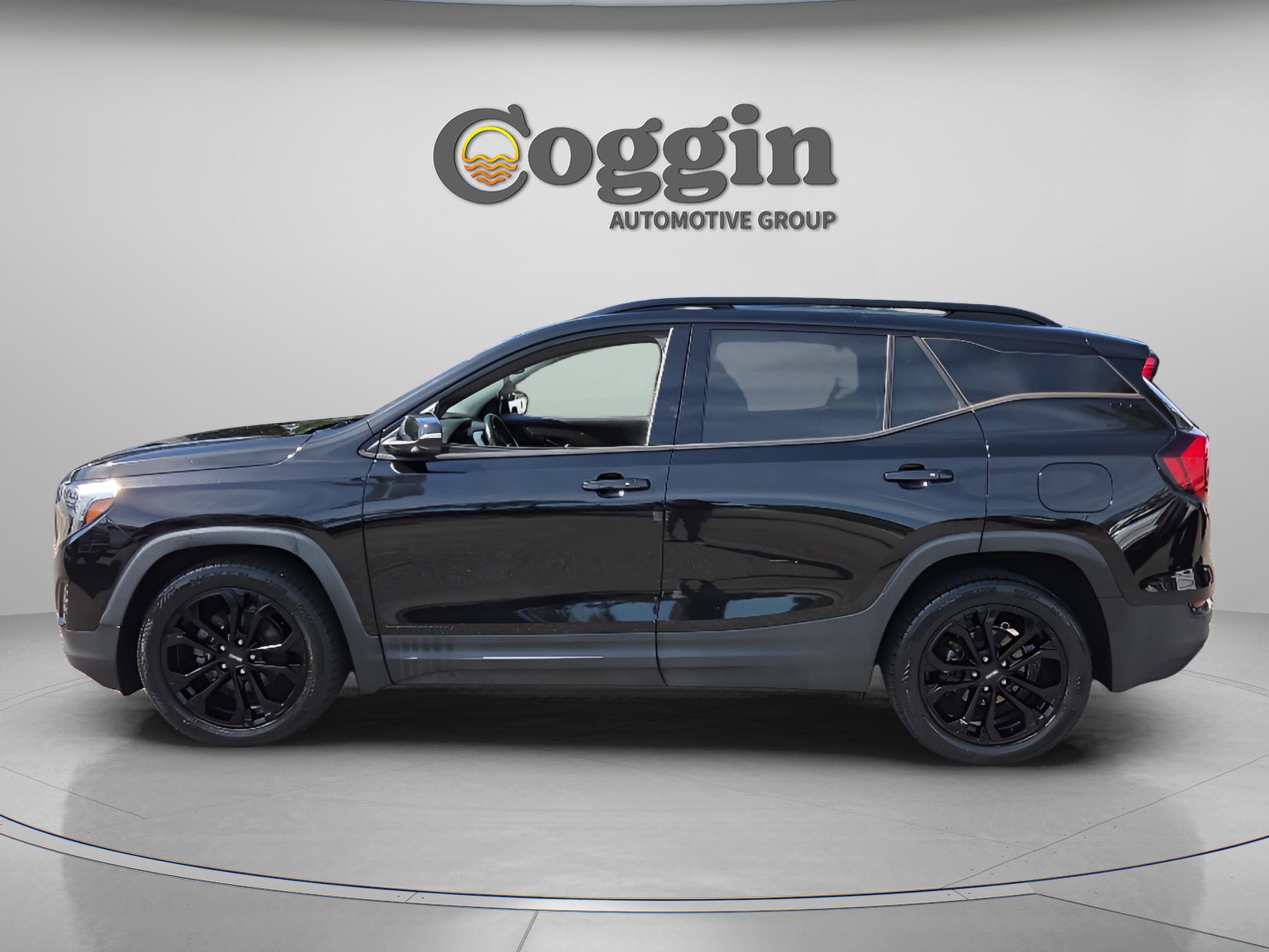 Used 2021 GMC Terrain SLE w/ Driver Convenience Package FWD image 2
