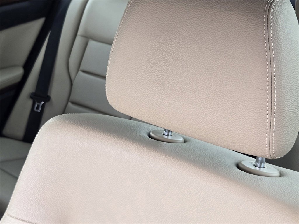 Used 2013 Mercedes-Benz E 350 Sedan image 12