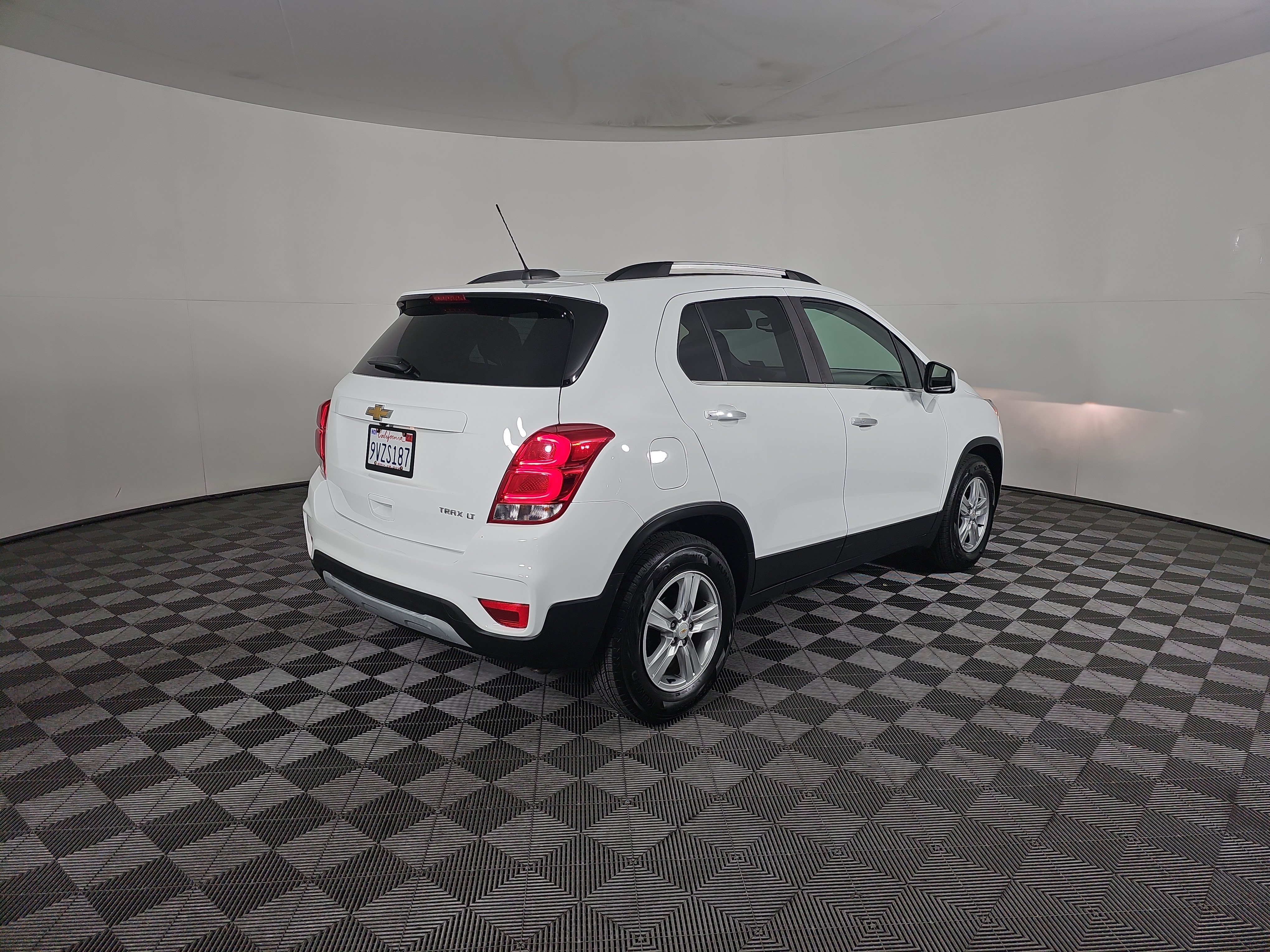 Used 2020 Chevrolet Trax LT w/ LT Convenience Package FWD image 4