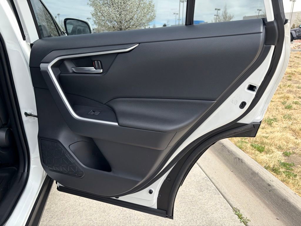 Used 2025 Toyota RAV4 SE image 16