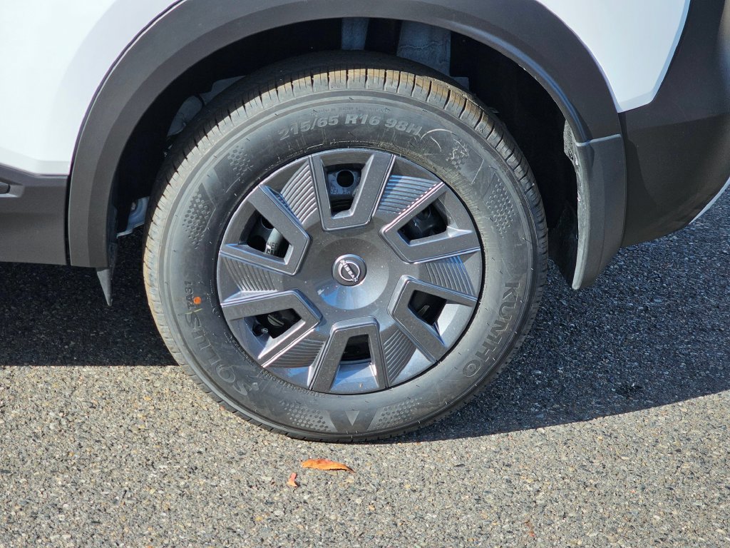 New 2027 Nissan Kicks S FWD image 9