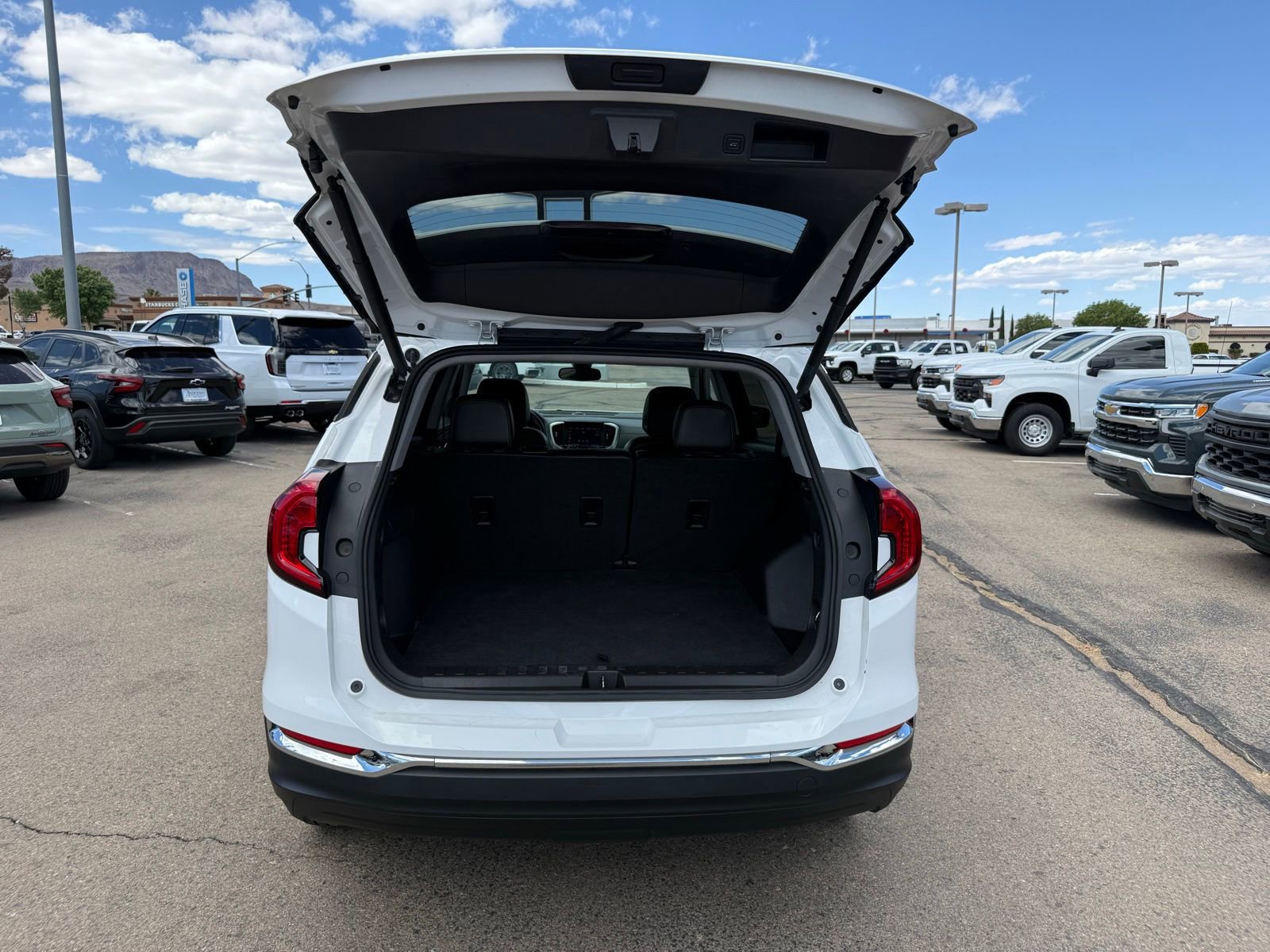 Used 2024 GMC Terrain SLT AWD/4WD image 38
