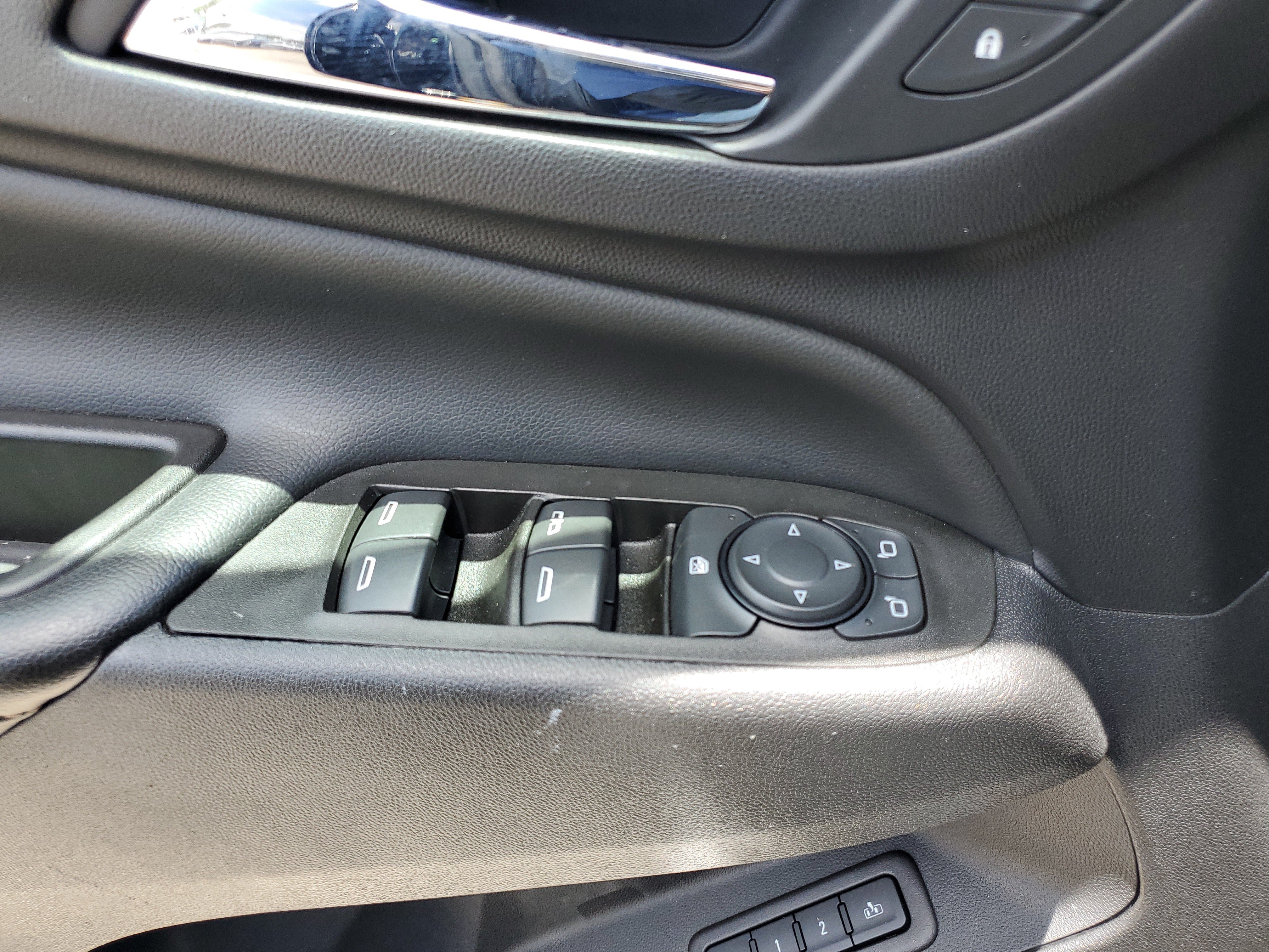 Used 2021 Chevrolet Equinox Premier FWD image 16