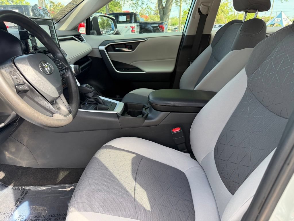 Used 2021 Toyota RAV4 XLE FWD image 16
