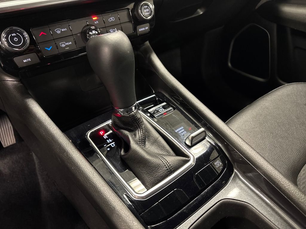 Used 2025 Jeep Compass Latitude image 39