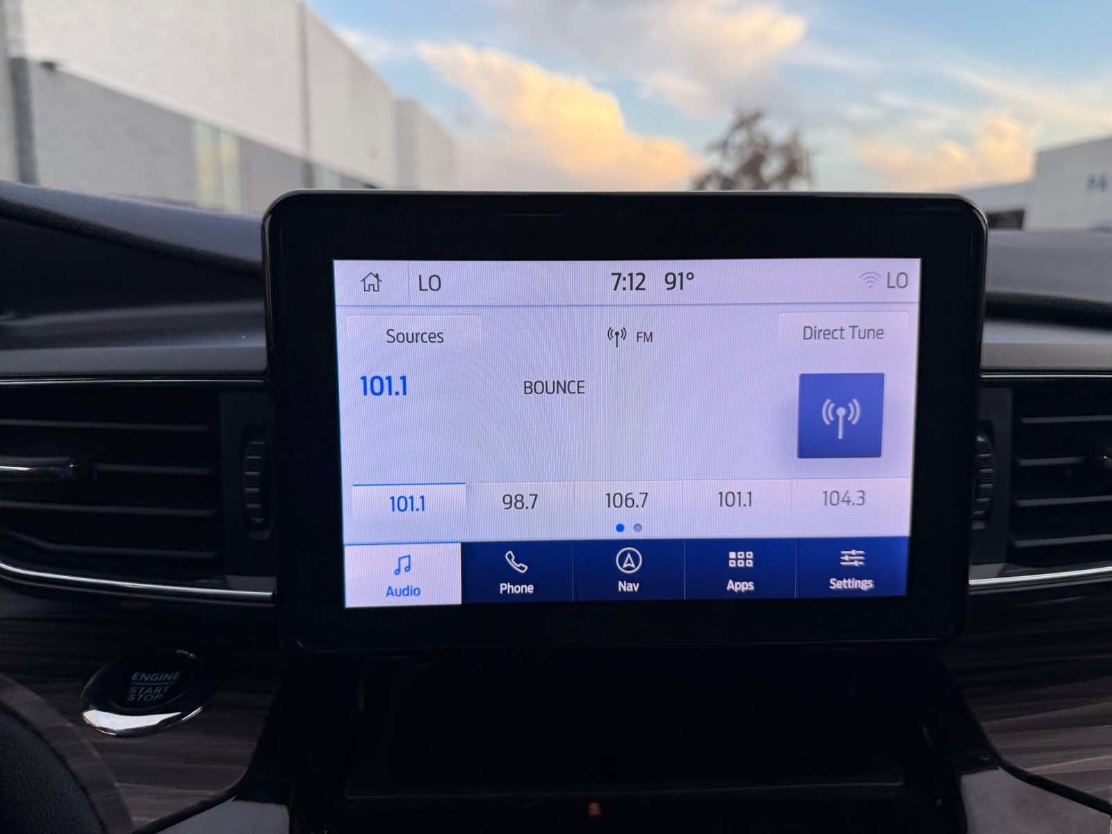 Used 2023 Ford Explorer Limited AWD/4WD image 23