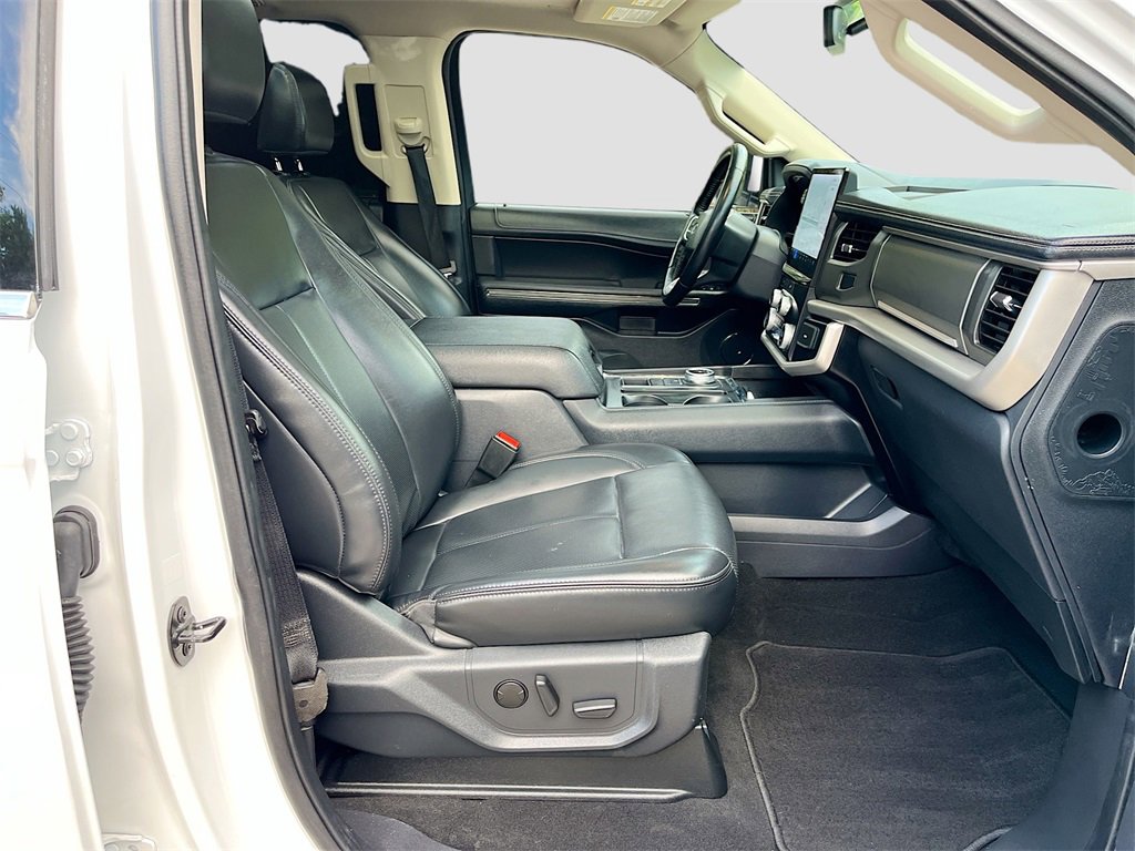 Used 2024 Ford Expedition XLT image 30