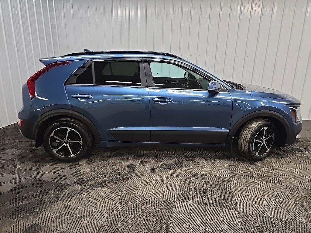 Used 2023 Kia Niro EX FWD image 2