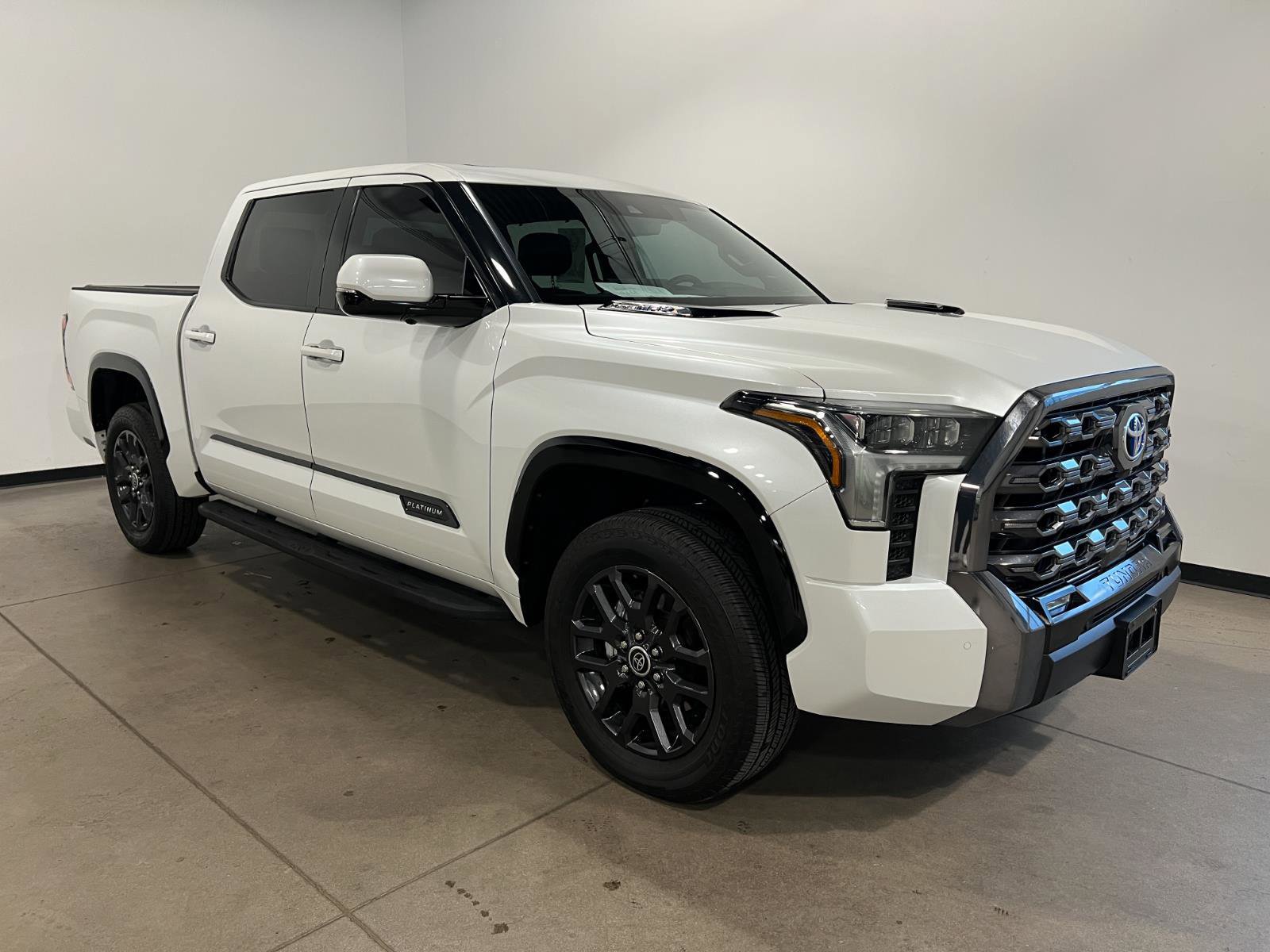 Used 2022 Toyota Tundra Platinum AWD/4WD image 1