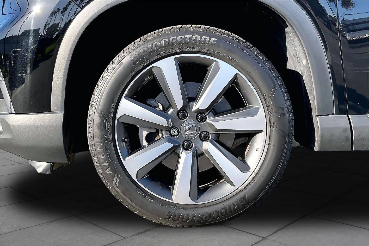 Used 2024 Honda Pilot Touring image 10