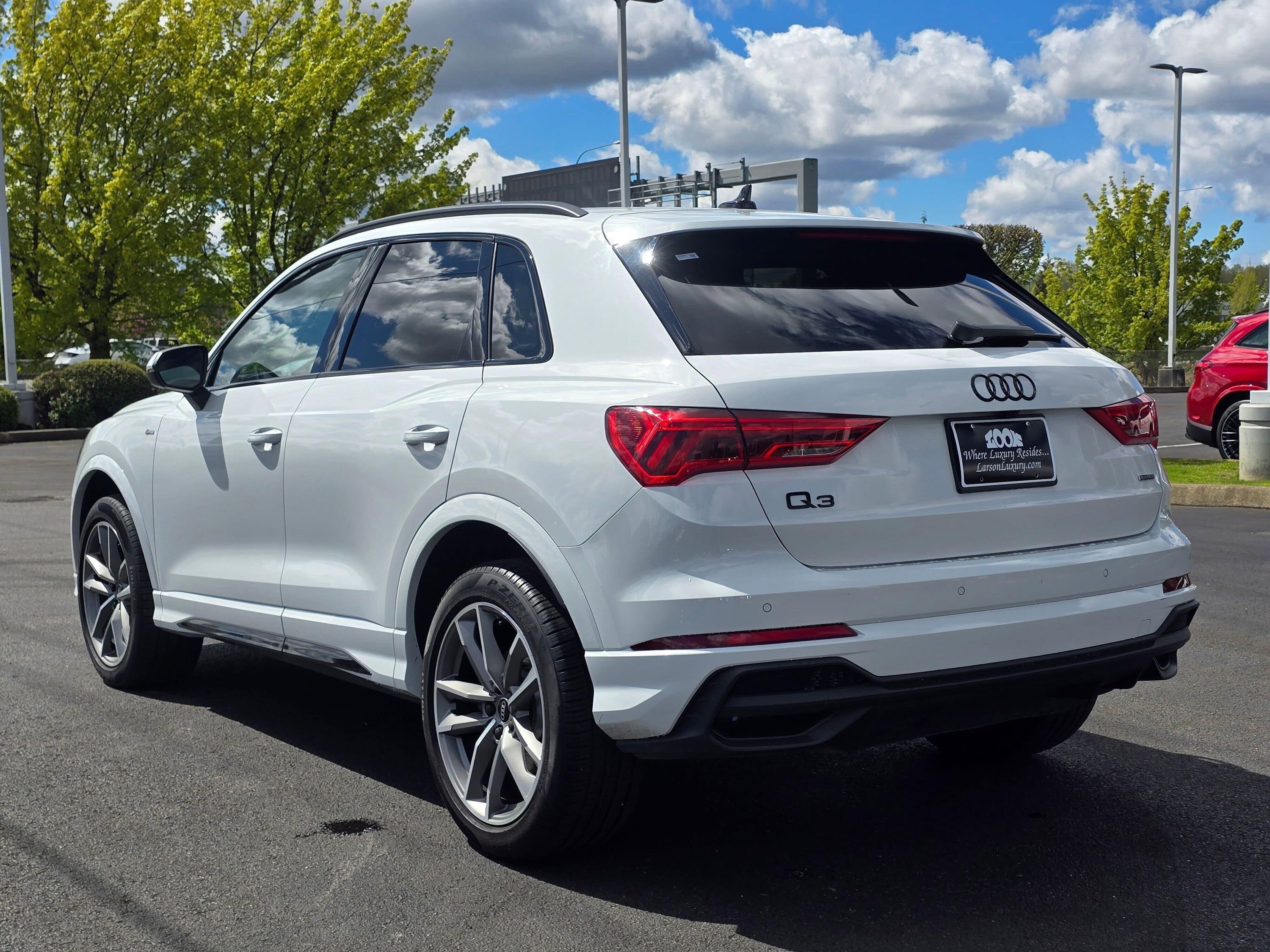 Used 2023 Audi Q3 2.0T Premium Plus w/ Premium Plus Package AWD/4WD image 3