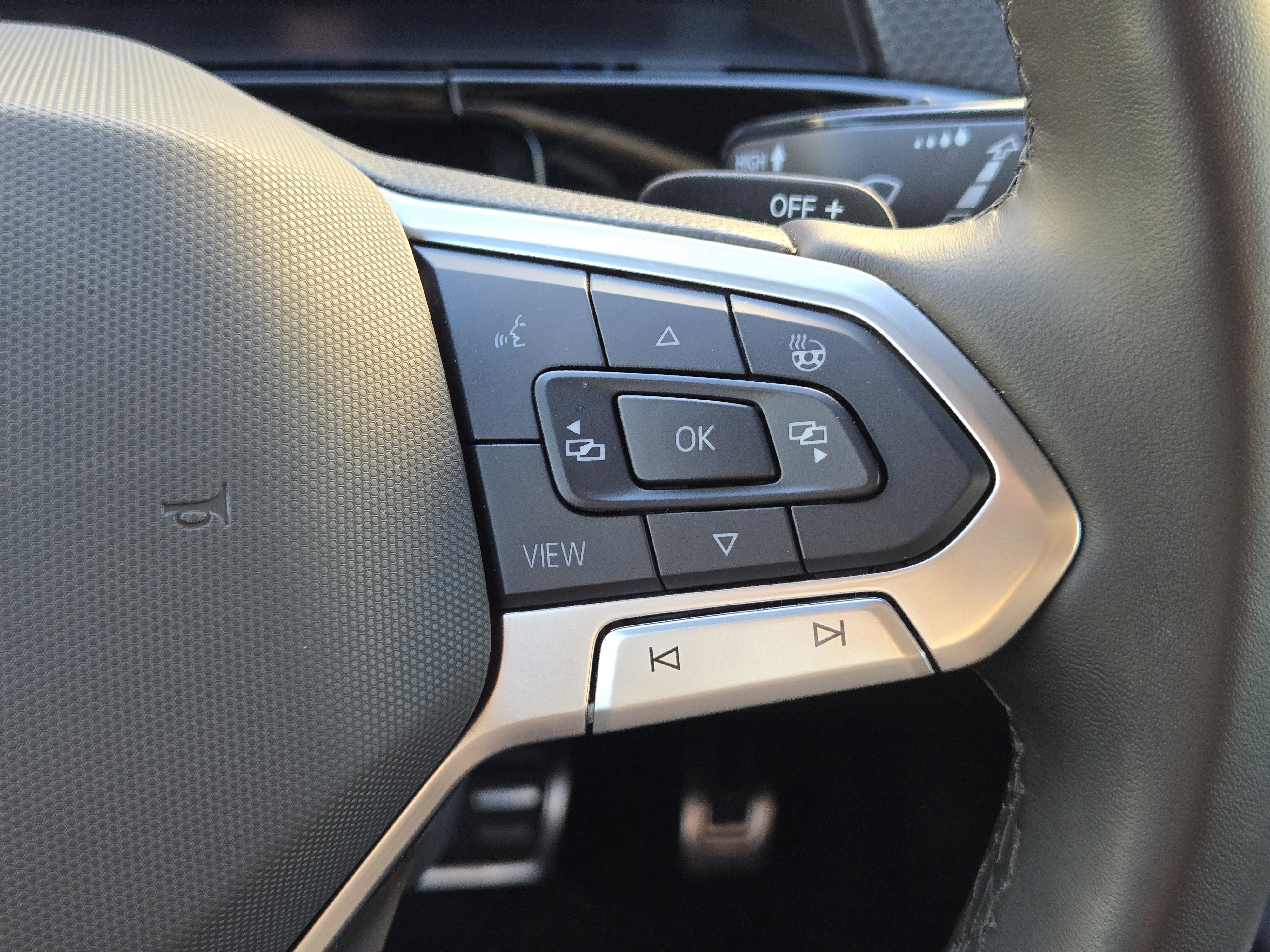 Used 2024 Volkswagen Atlas Cross Sport SEL Premium R-Line image 32