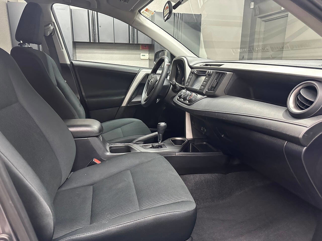 Used 2016 Toyota RAV4 LE AWD/4WD image 25