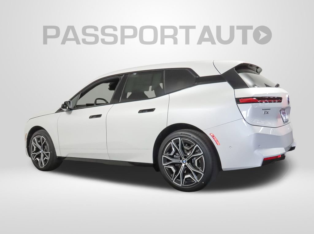 Used 2026 BMW iX xDrive45 AWD/4WD image 3
