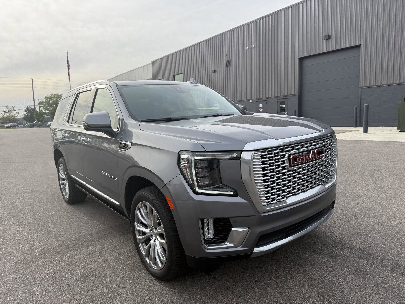 Used 2022 GMC Yukon Denali AWD/4WD image 1