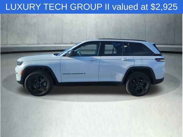 Used 2023 Jeep Grand Cherokee Limited w/ Luxury Tech Group II image 3