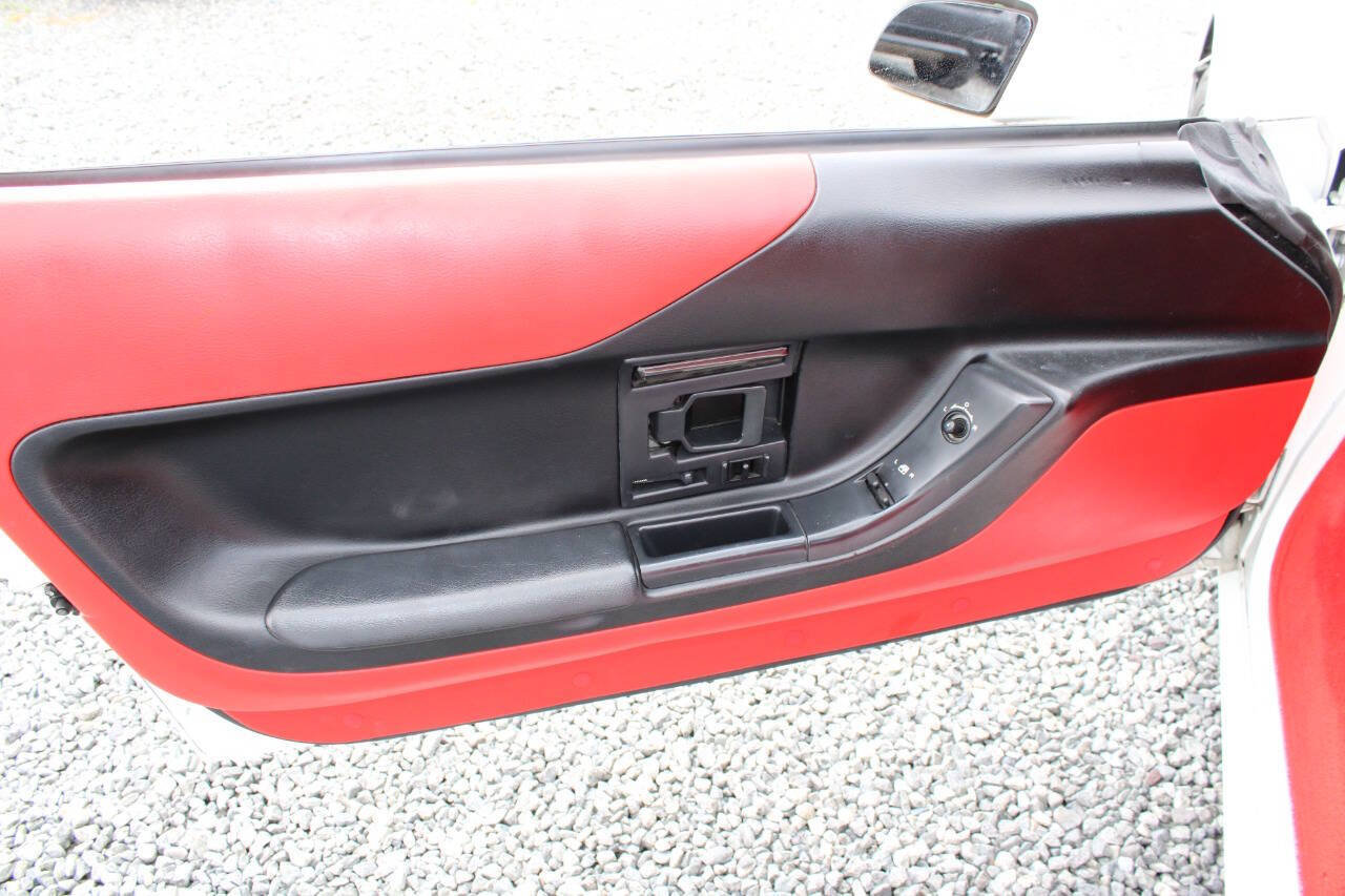 Used 1996 Chevrolet Corvette Coupe RWD image 16