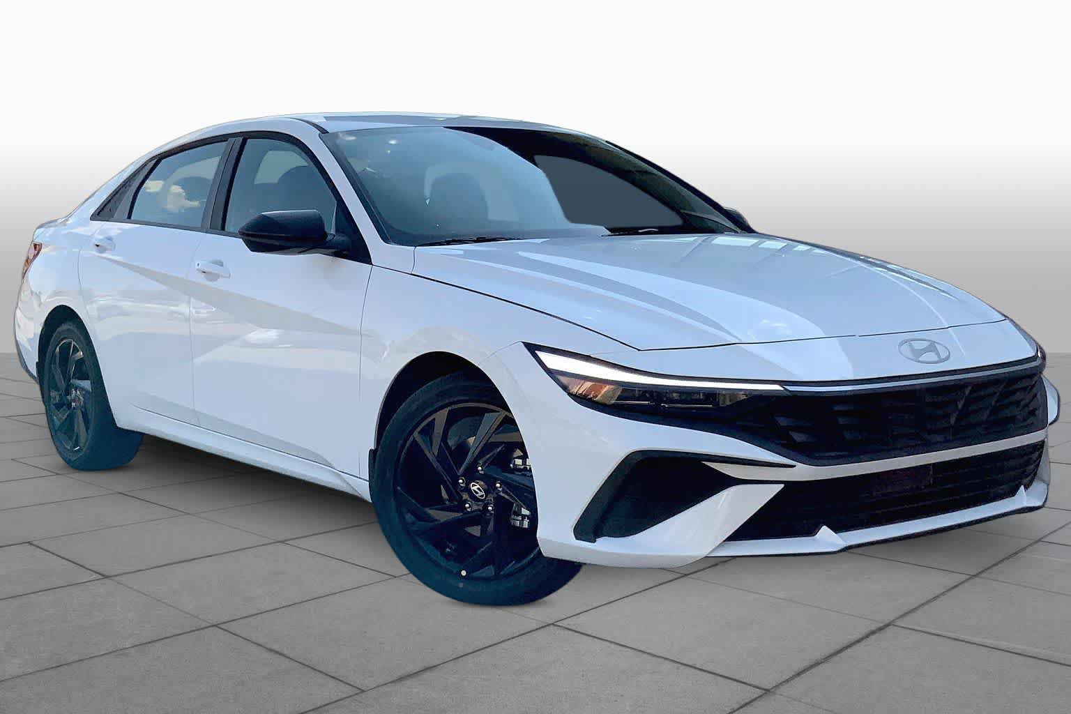 New 2026 Hyundai Elantra SEL Sport FWD image 2
