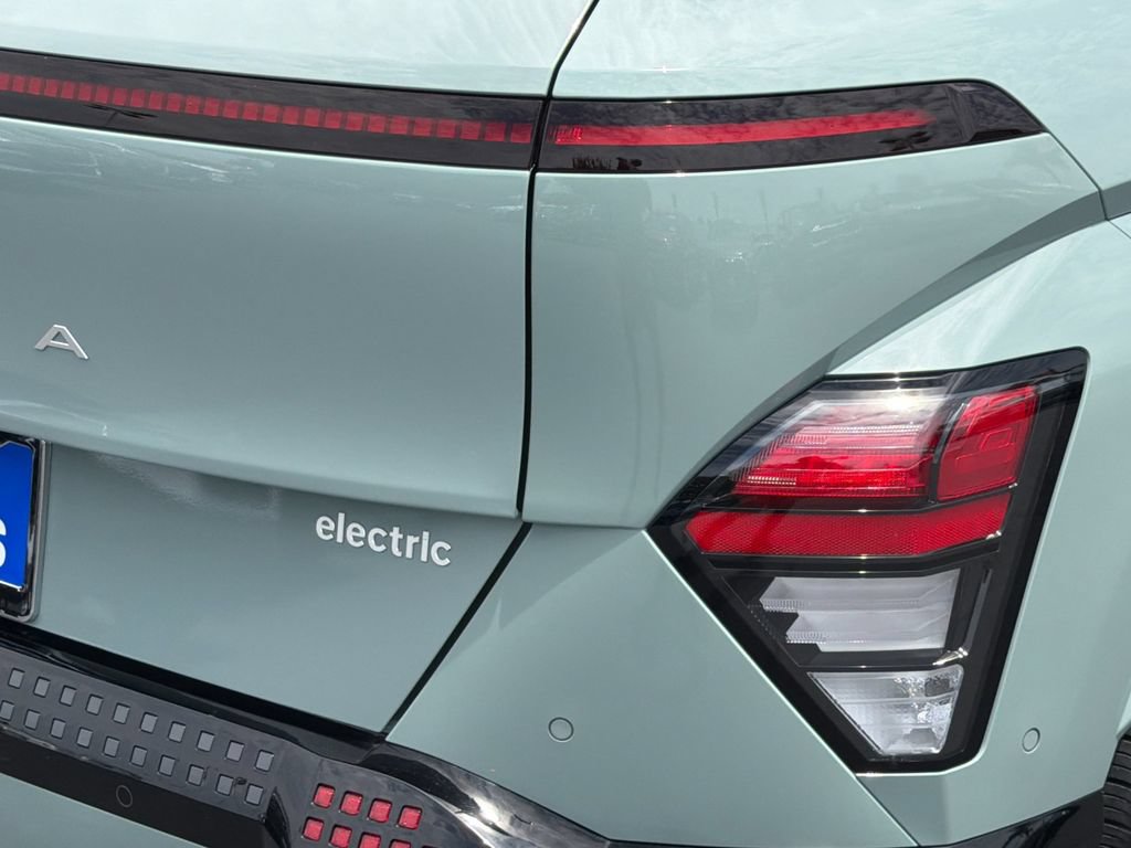 Used 2024 Hyundai Kona Limited FWD image 27