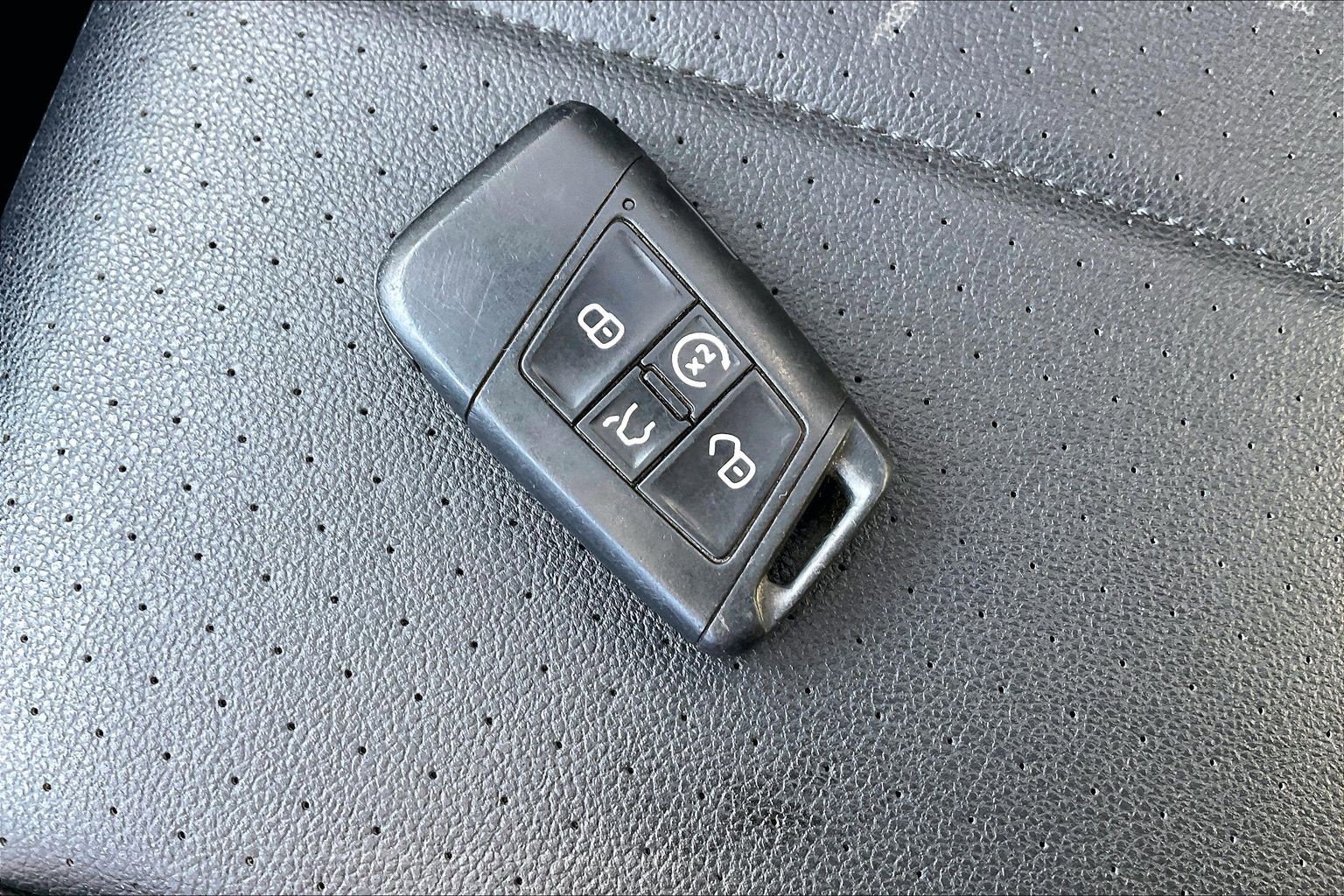 Certified 2022 Volkswagen Tiguan SE R-Line FWD image 11