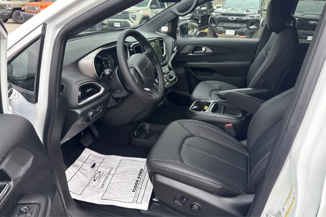 New 2027 Chrysler Pacifica LX FWD image 9