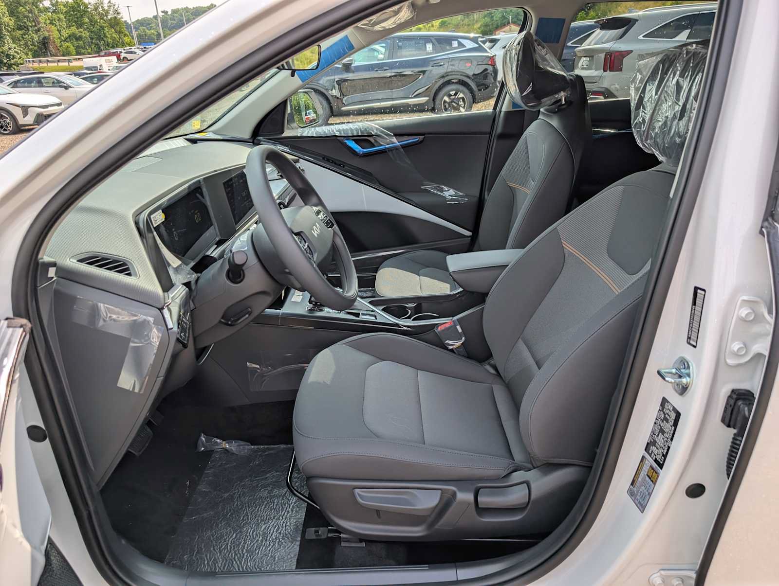 New 2026 Kia Niro LX FWD image 4