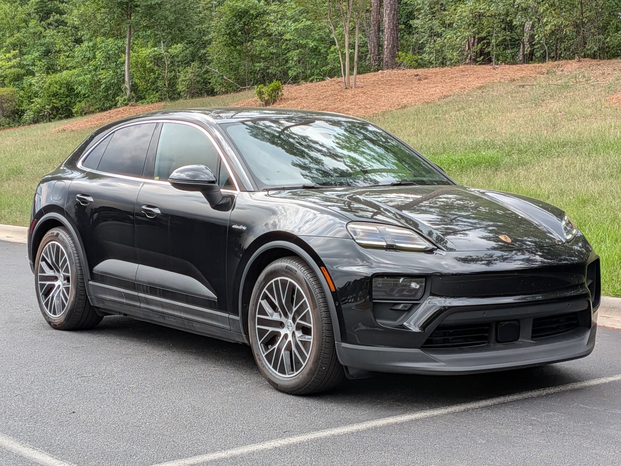 Used 2025 Porsche Macan Electric RWD image 26