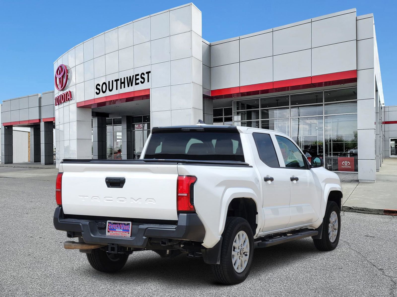 Used 2024 Toyota Tacoma SR image 5