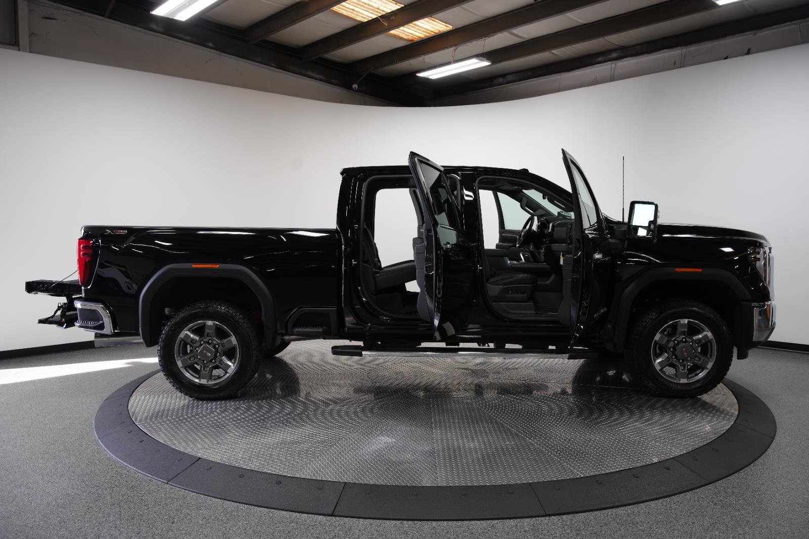 New 2025 GMC Sierra 2500 SLT w/ SLT Premium Package image 10