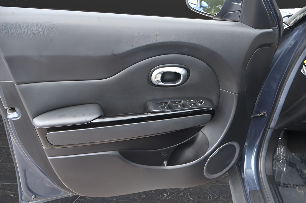 Used 2016 Kia Soul ! FWD image 10