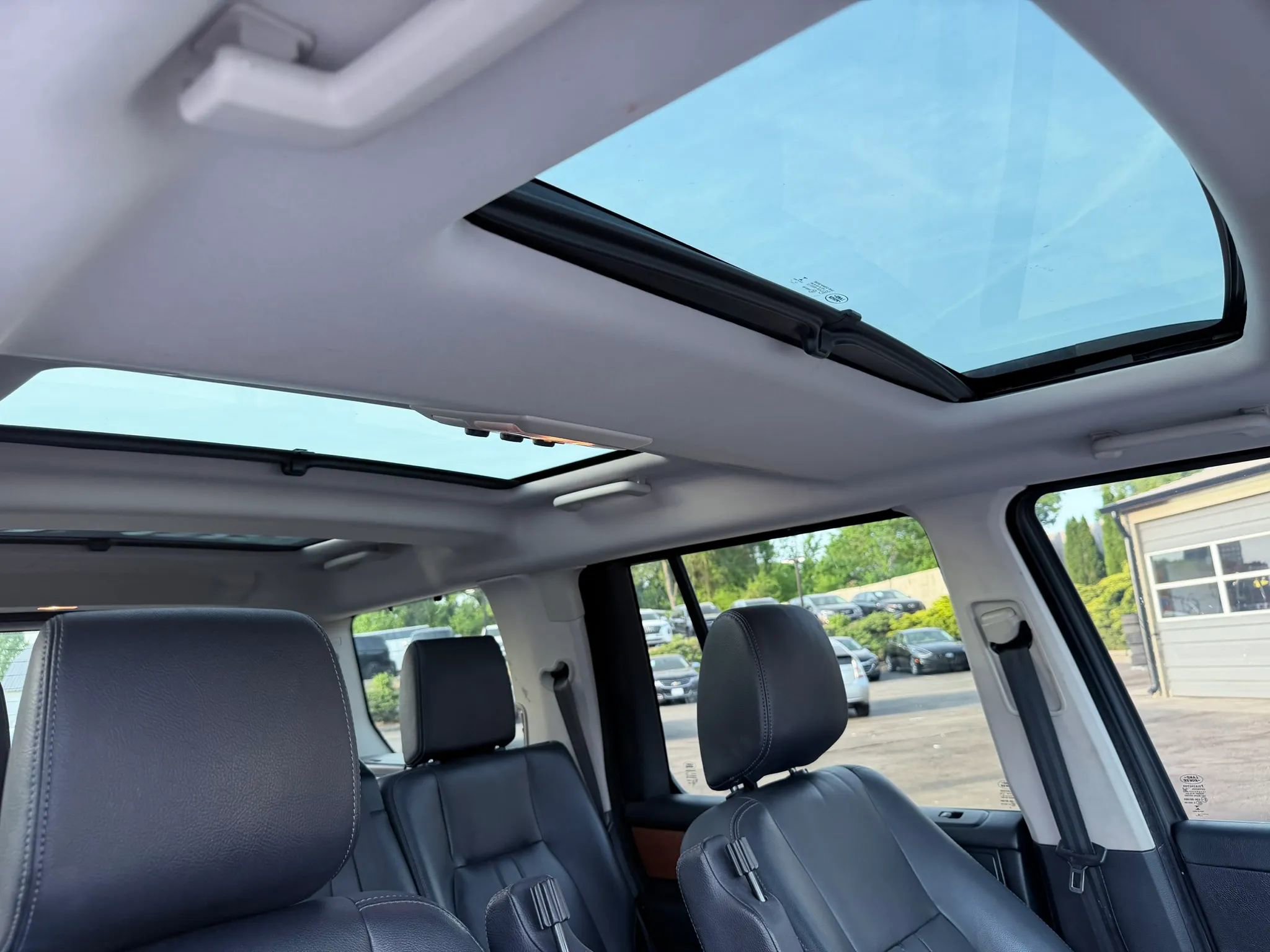 Used 2015 Land Rover LR4 HSE AWD/4WD image 29