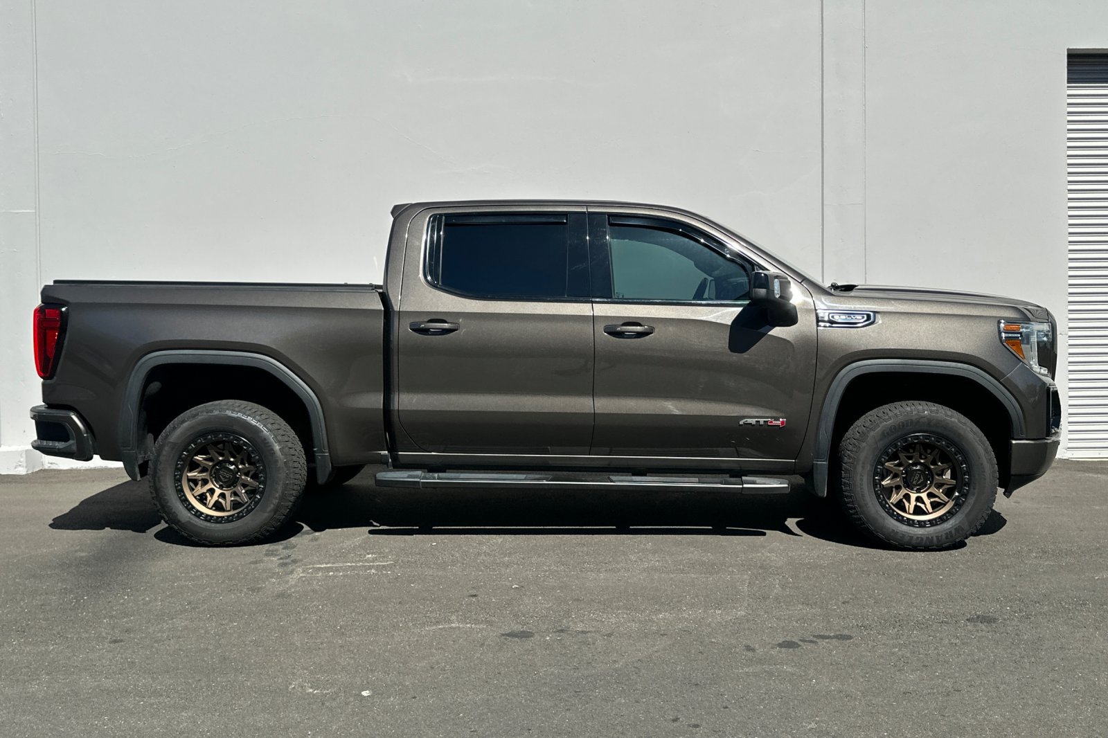 Used 2020 GMC Sierra 1500 AT4 w/ AT4 Premium Package AWD/4WD image 3