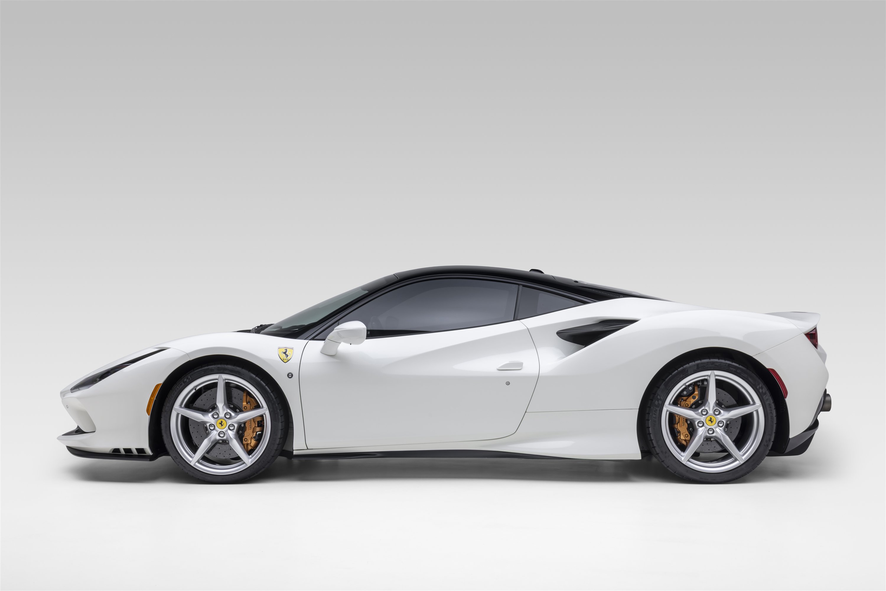 Certified 2022 Ferrari F8 Tributo RWD image 3