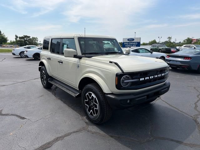 New 2026 Ford Bronco Outer Banks AWD/4WD image 1
