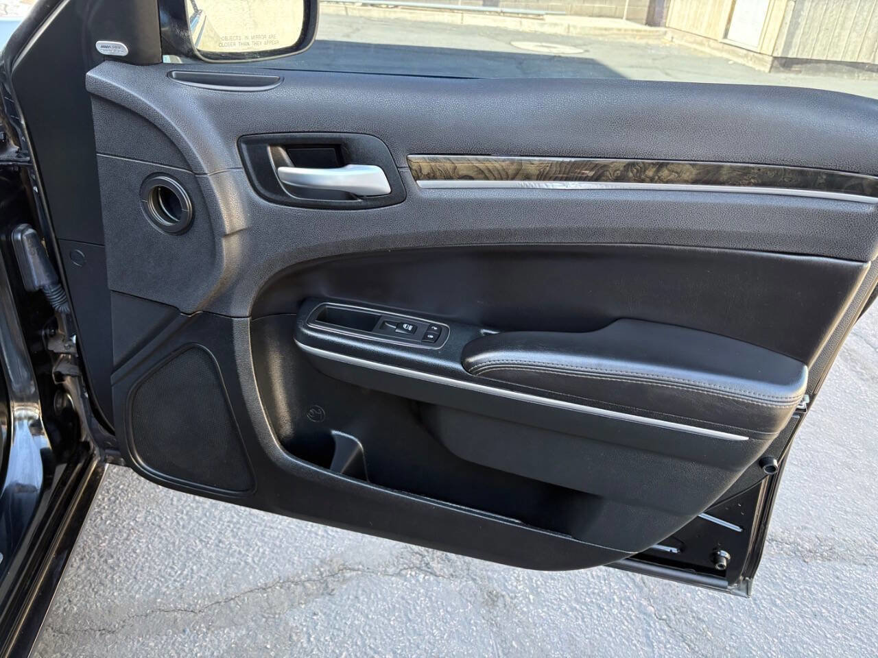 Used 2018 Chrysler 300 Limited image 29