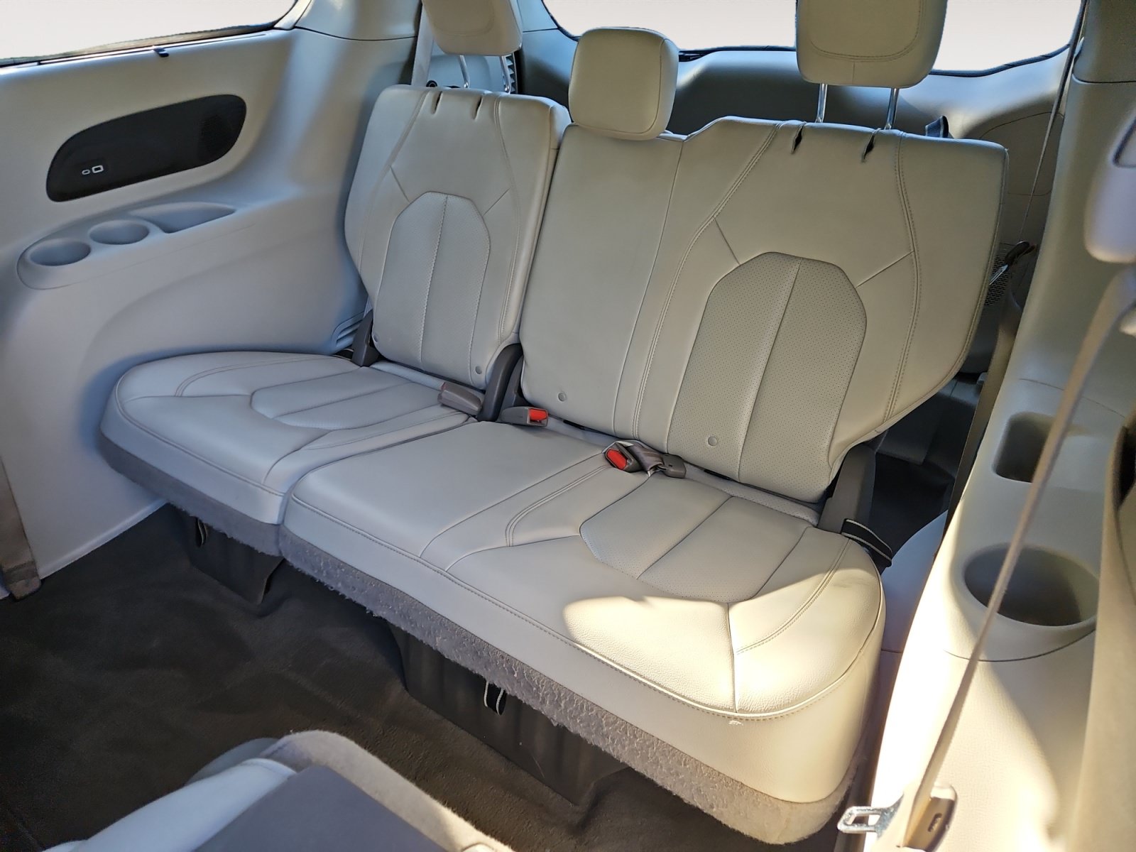 Used 2021 Chrysler Pacifica Touring-L FWD image 15
