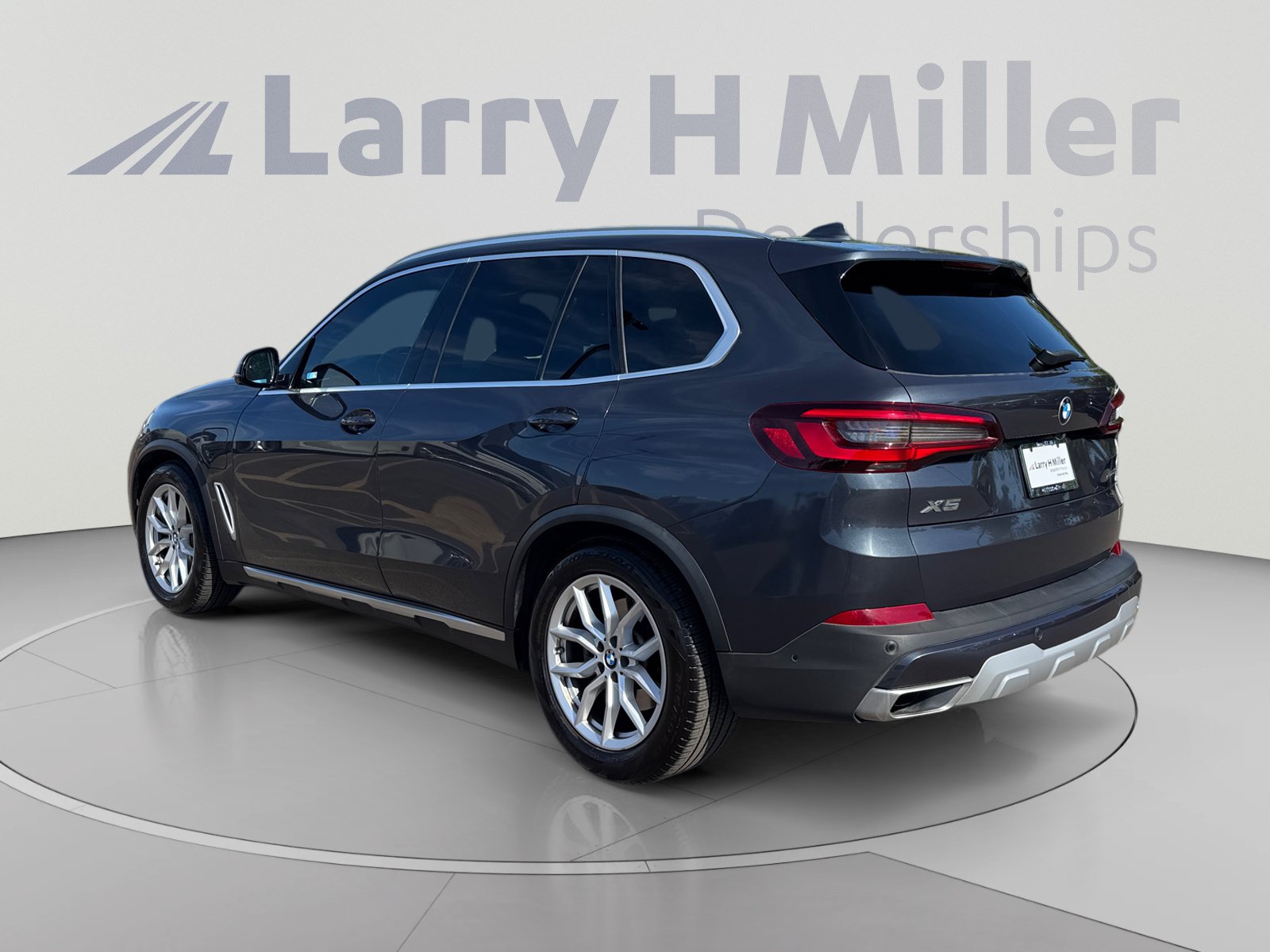 Used 2021 BMW X5 xDrive45e w/ Premium Package AWD/4WD image 3
